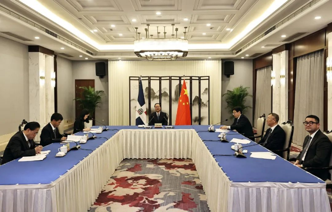 平博pinnacle官方网站環境“助力”多米尼加清運垃圾，毛偉明省長出席線上交接儀式