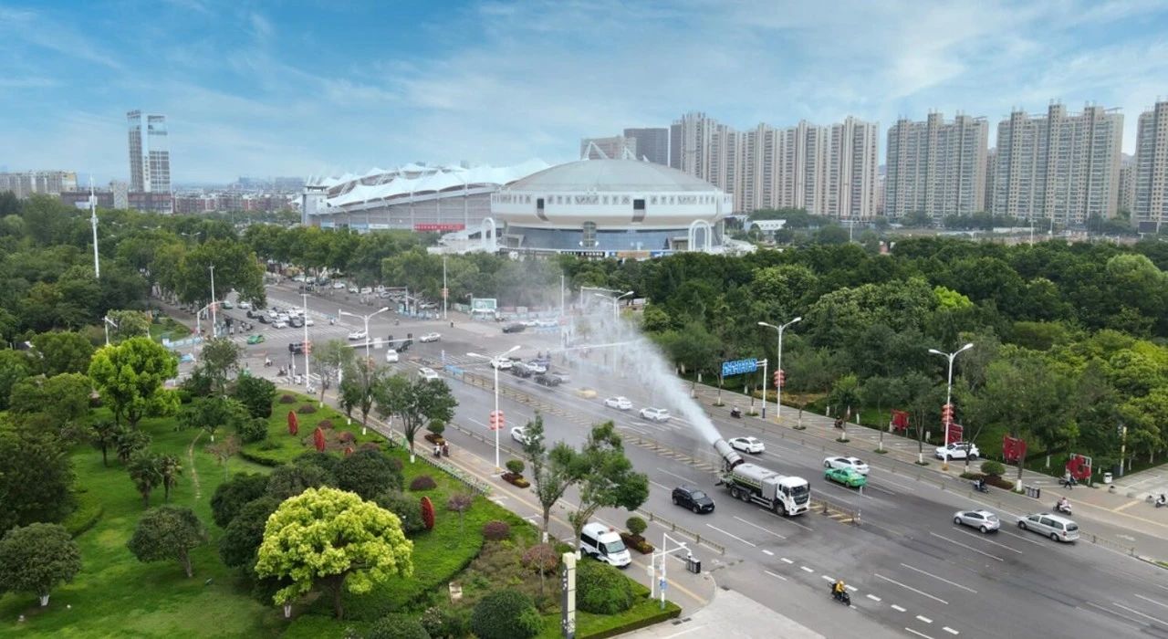 平博pinnacle官方网站環(huán)境榮登“城市服務(wù)十大影響力企業(yè)”和“環(huán)衛(wèi)裝備十大影響力企業(yè)”雙榜